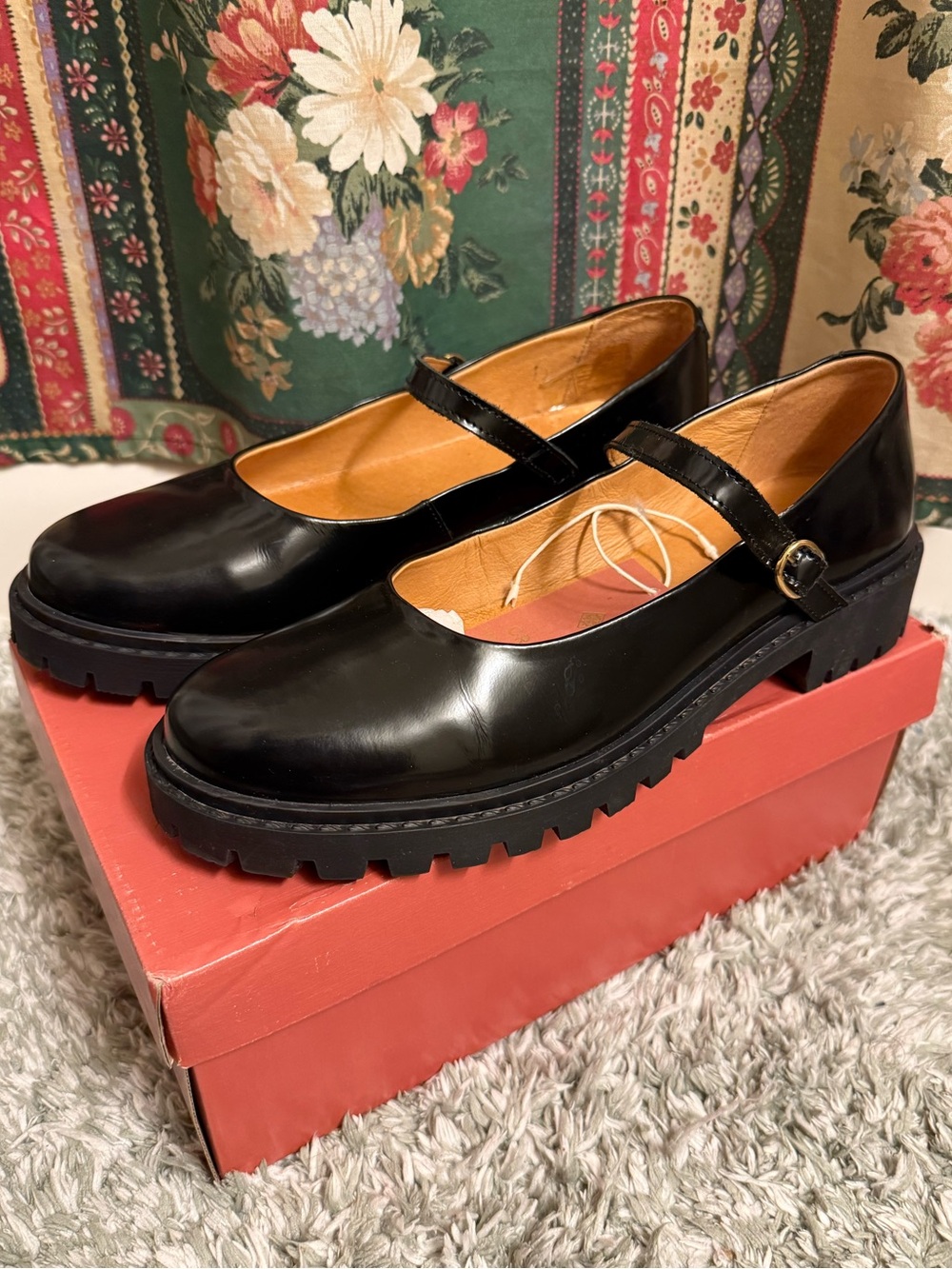 Cruza Portugal Black Patent Leather Lug Sole Mary Janes EU 41 US 10 Gold Buckle